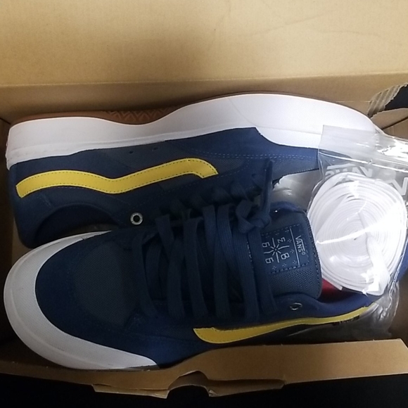 Vans mens shoes - Picture 3 of 4